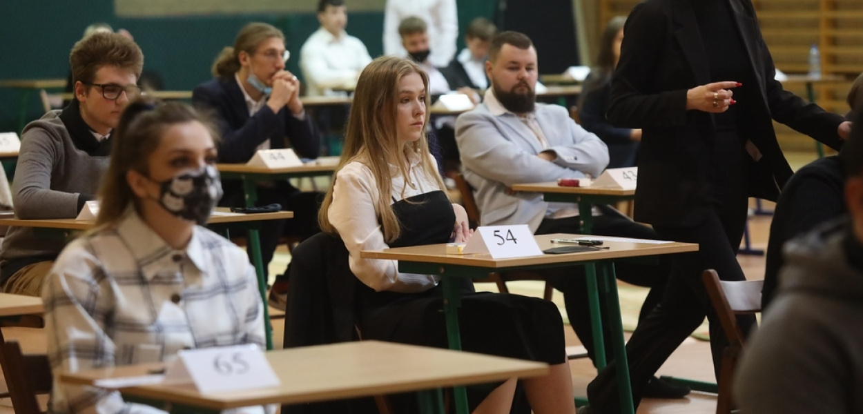 Matury się rozpoczęły, mimo że kasztany nie zakwitły