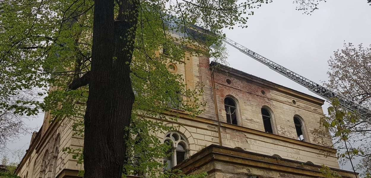 Pożar byłego szpitala przy ulicy Chojnowskiej (aktualizacja)