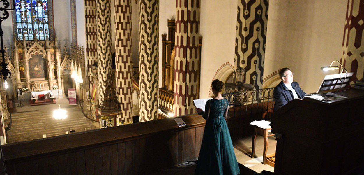 Radość, melancholia, organy i sopran