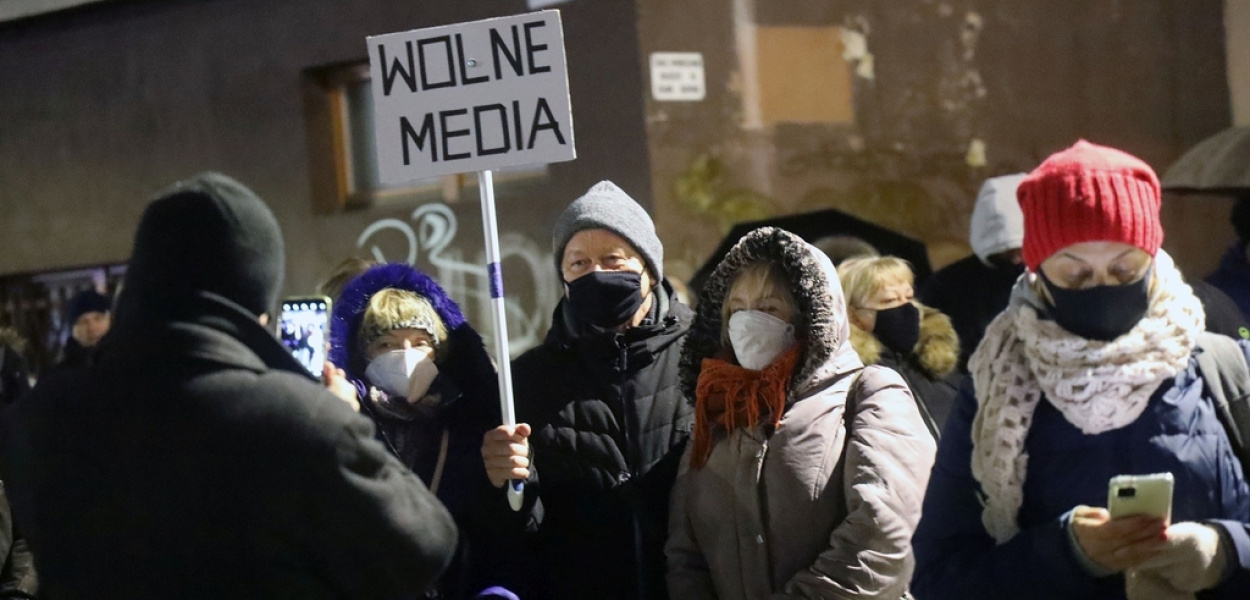 Legniczanie chcą wolności mediów. Protest w centrum miasta