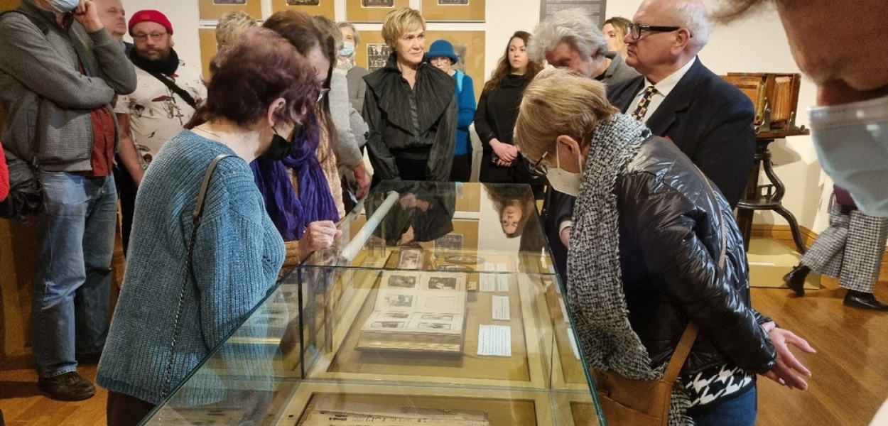 Co pokazują stare pożółkłe fotografie? Wpadnij do muzeum