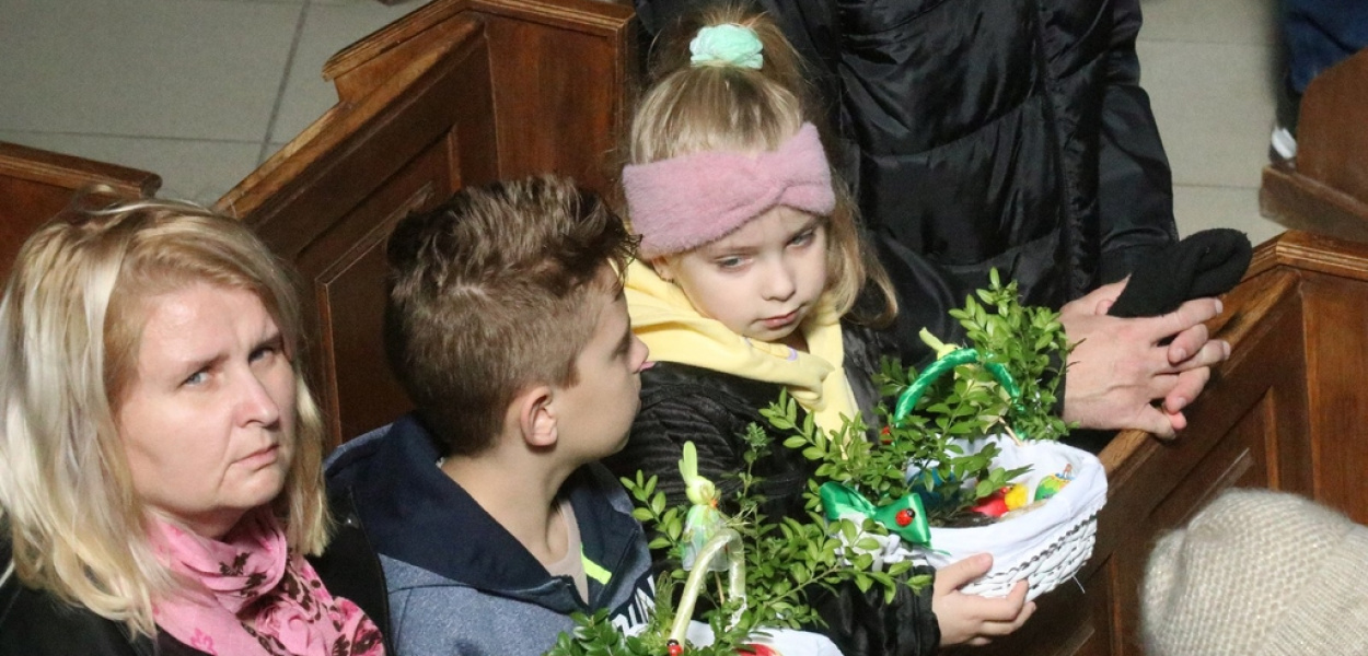 Wielka Sobota. Wierni święcili pokarmy