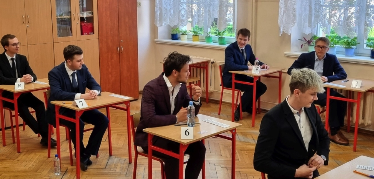 Maturzyści rozpoczęli egzaminy. Życzymy połamania piór