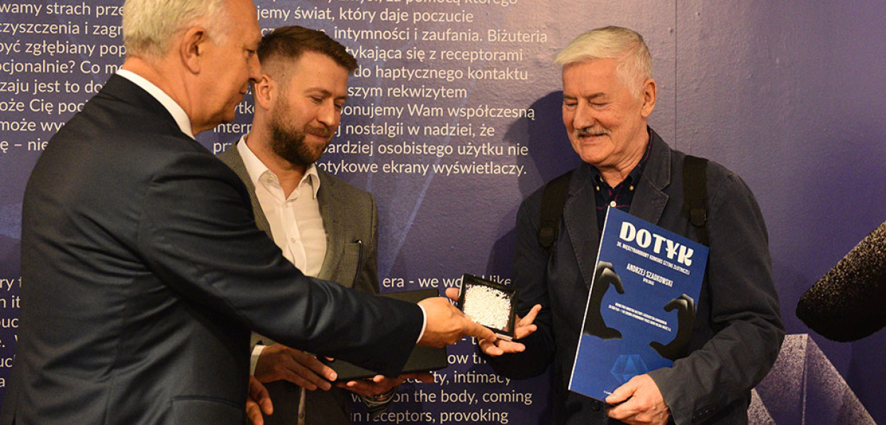 „Bolesny dotyk czasu” z Grand Prix Konkursu Sztuki Złotniczej