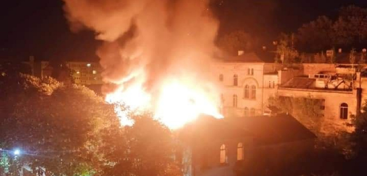 Płonie pojarowski szpital przy ulicy Chojnowskiej