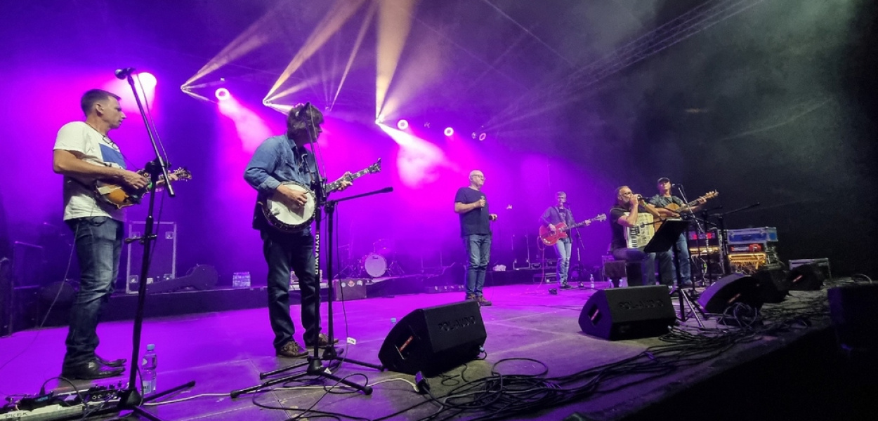 Wspólnym śpiewem zakończyli pierwszy dzień szant