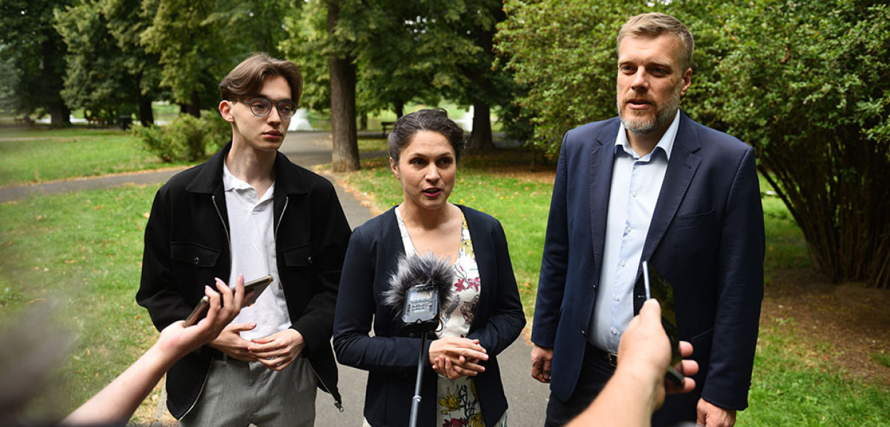 Partia Razem chce krótszego tygodnia pracy dla Polaków