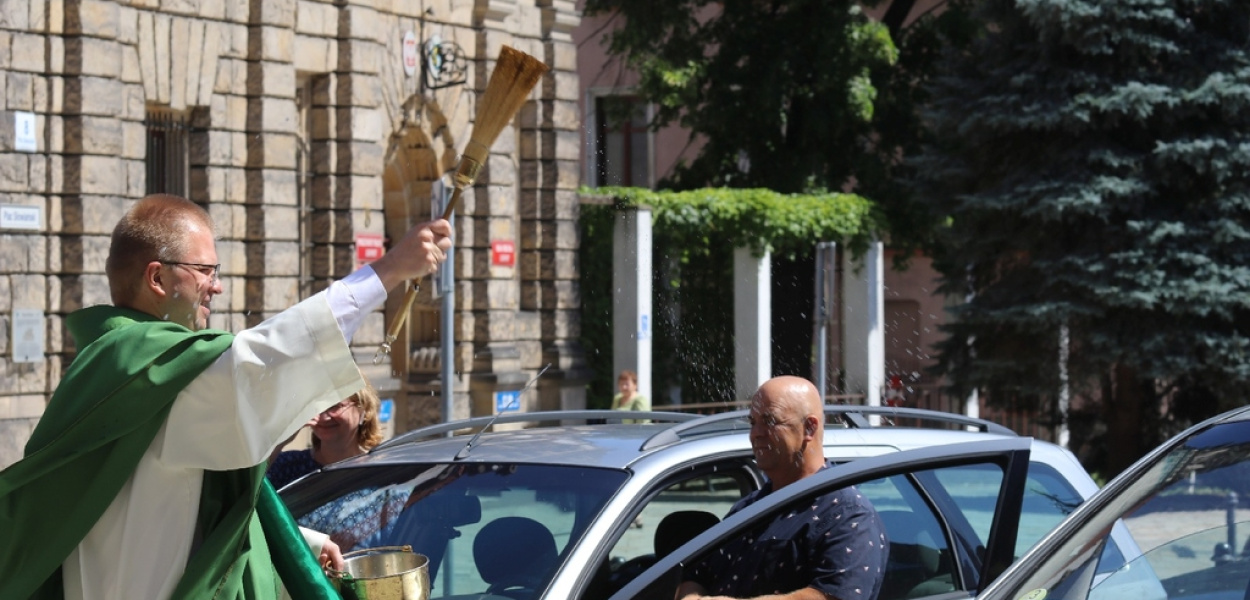 Na placu Katedralnym święcili samochody i jednoślady
