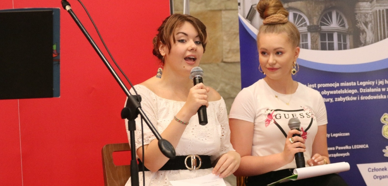 Huragan Poezji w Galerii Piastów. Promocja książki Bajadełka