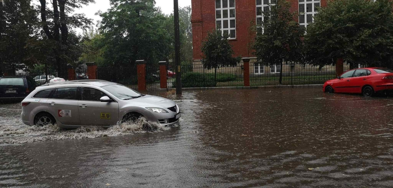 Zalane piwnice, ulice zamieniły się w rzeki