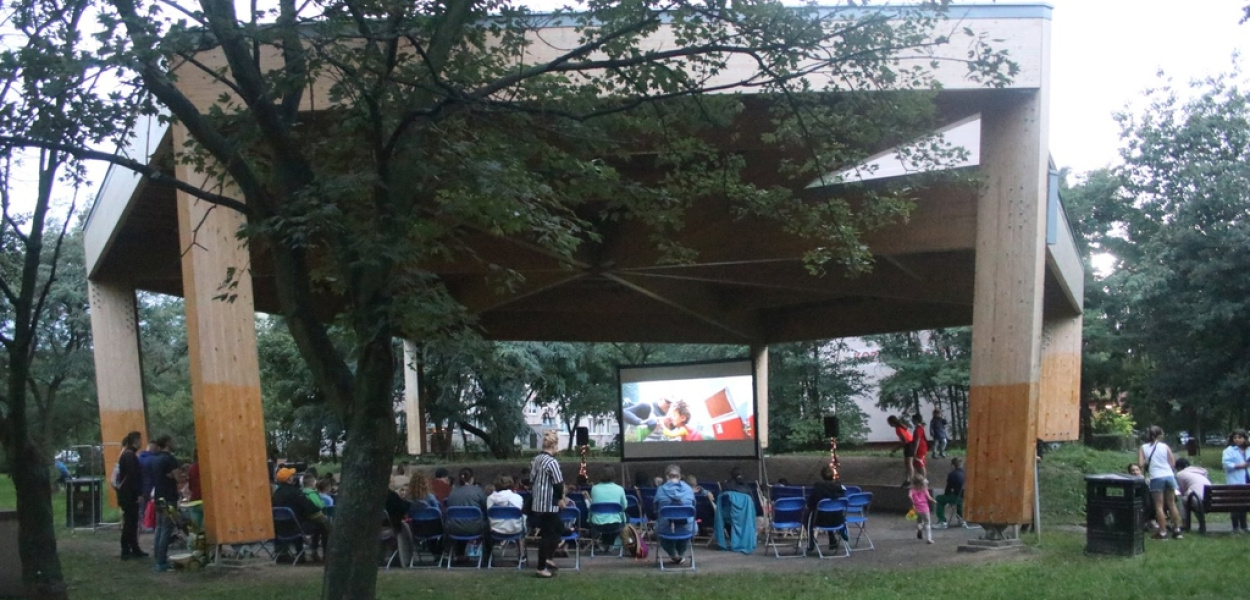 Leżak, foodtruck i seans, czyli kino pod chmurką na „Koperniku”