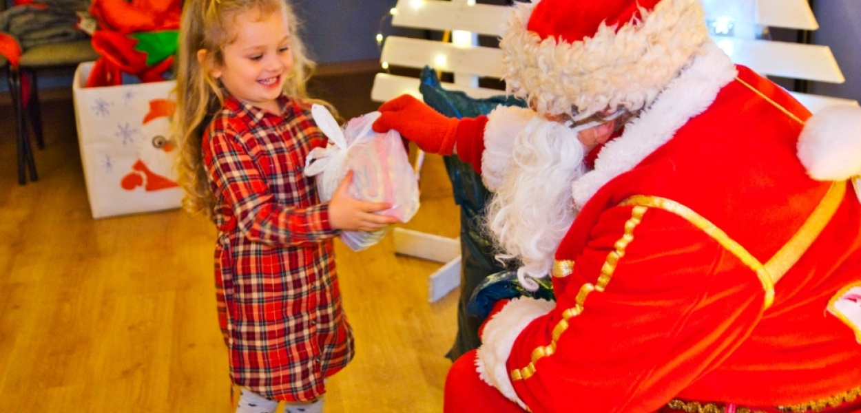 Mikołaj w gminie Prochowice. Prezenty, uśmiechy i zabawa