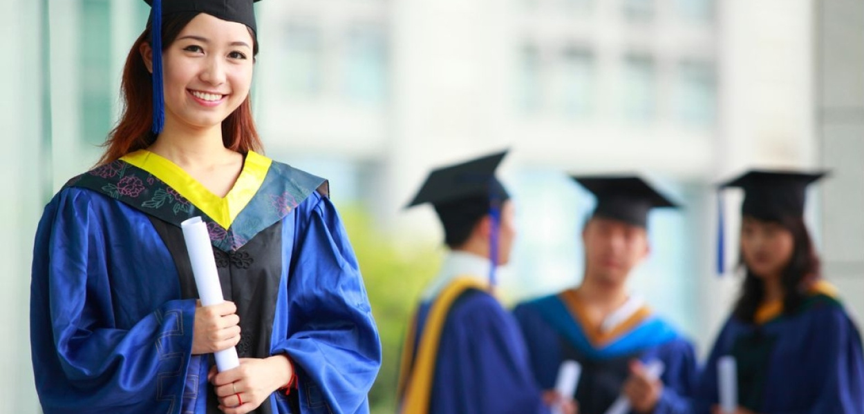 Czy warto zdecydować się na studia podyplomowe? Co dają te studia?