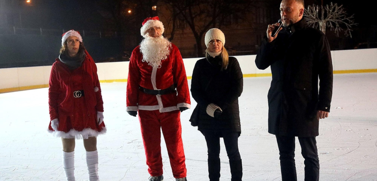 Lodowisko już czynne. Można oddawać się szaleństwu