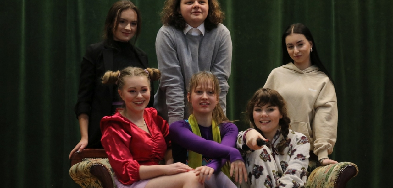  Tylko „Trzy farsy z mężczyzną w tle”. Uczniowie „Heweliusza”…