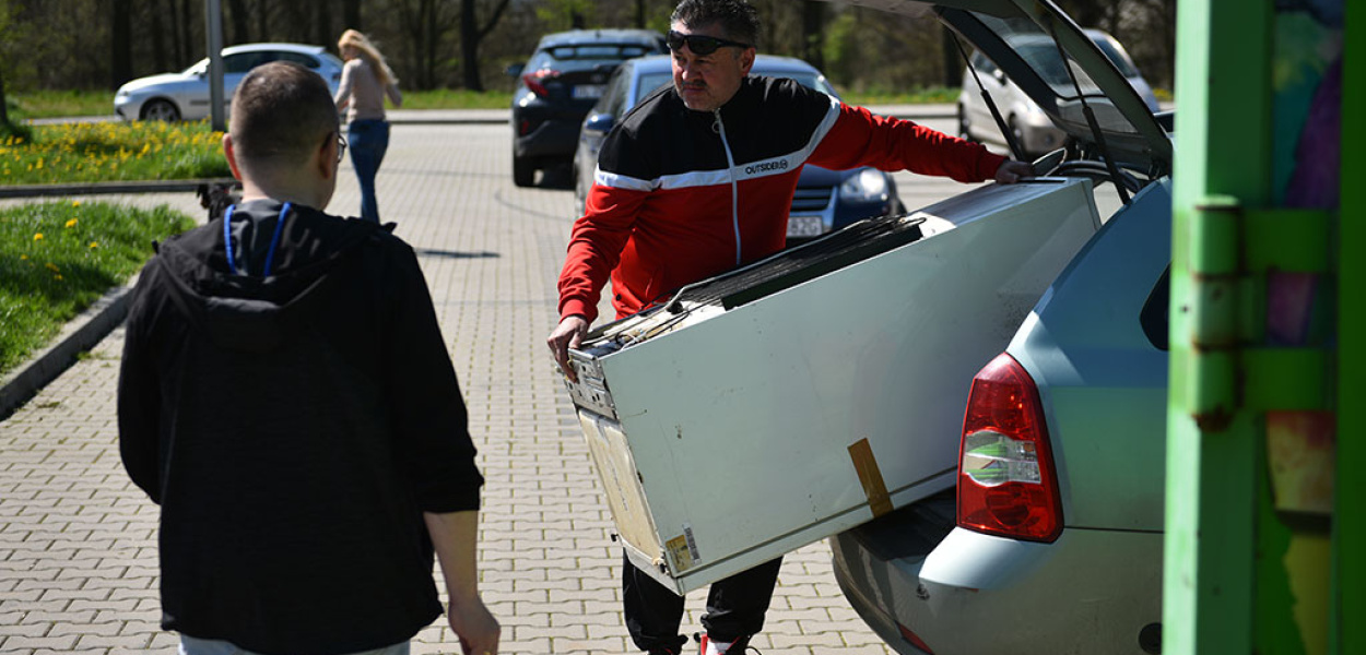 Nie wyrzucają, wymieniają na drzewka