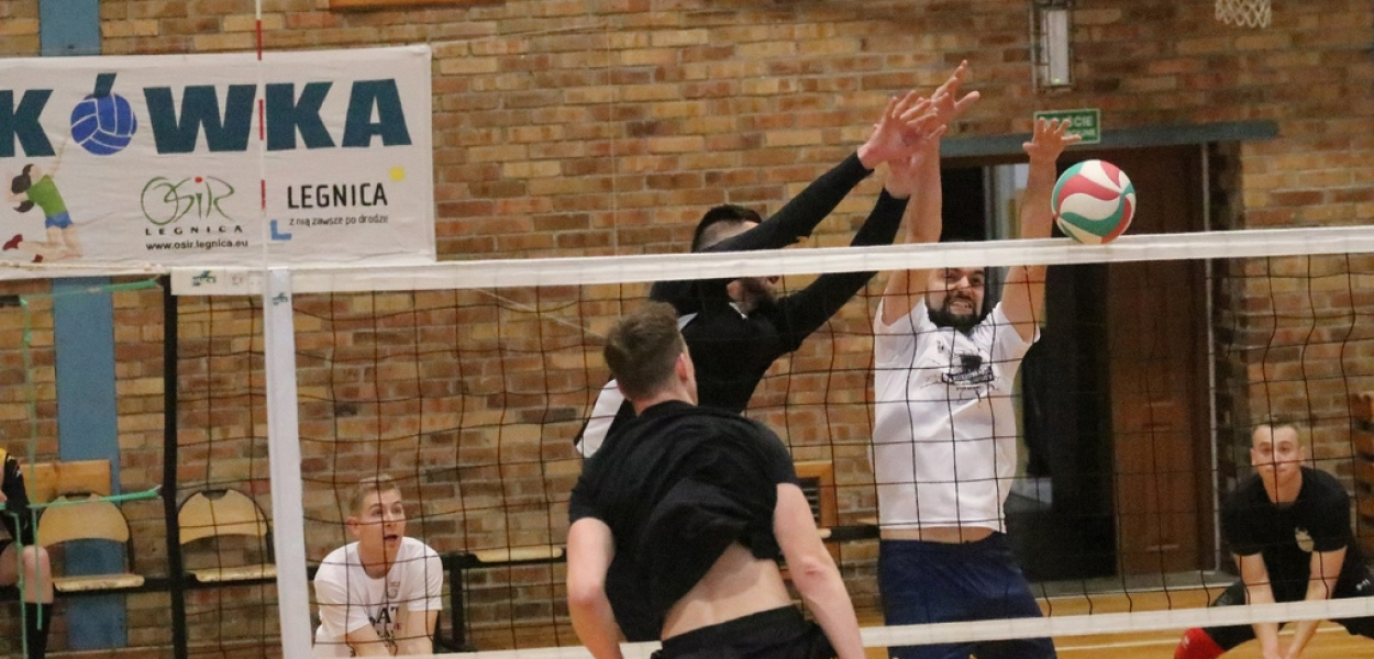 Wiosenna siatkówka - turniej w hali przy ulicy Lotniczej