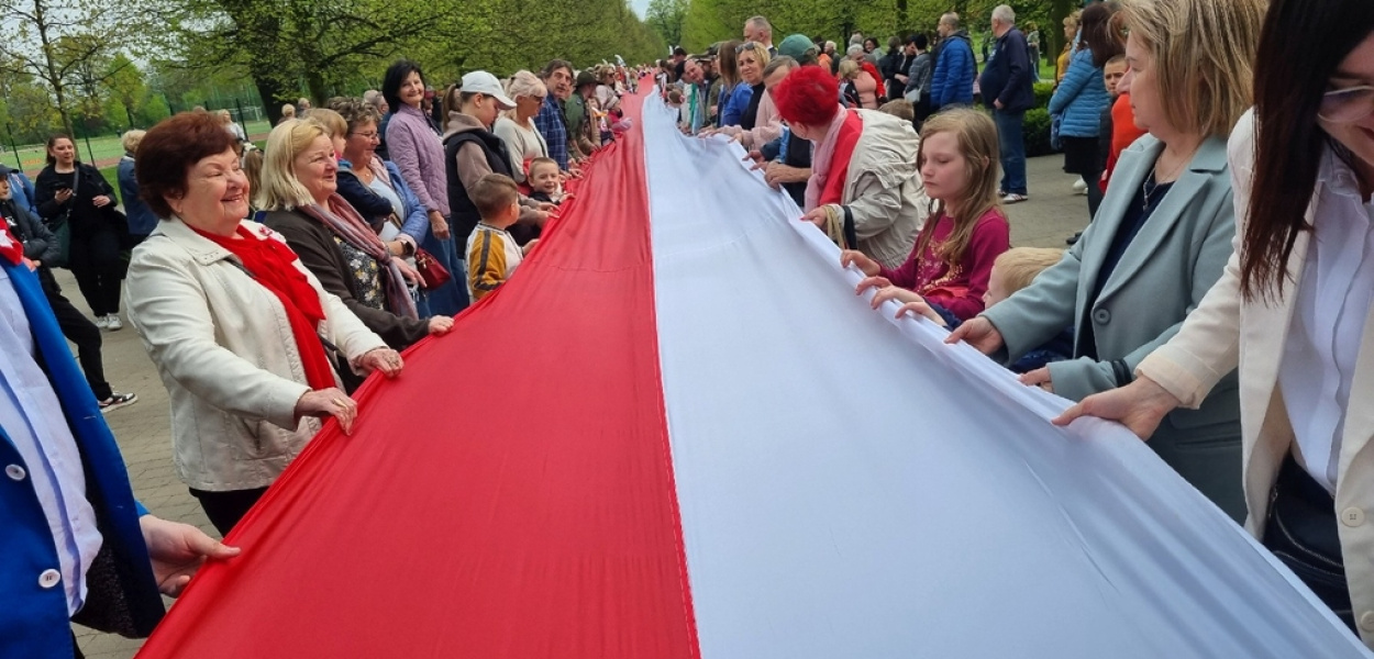 Biało-czerwona na Alei Orła Białego i występy w parku