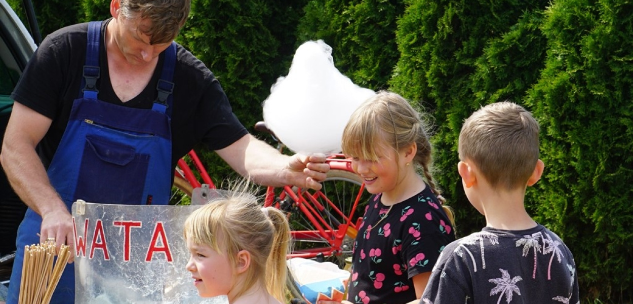 Dorośli swoim pociechom. Sezon imprez trwa