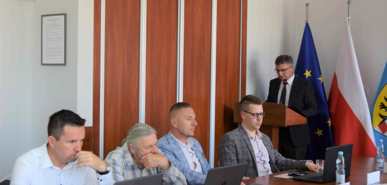 Radni powiatowi już mają wakacje