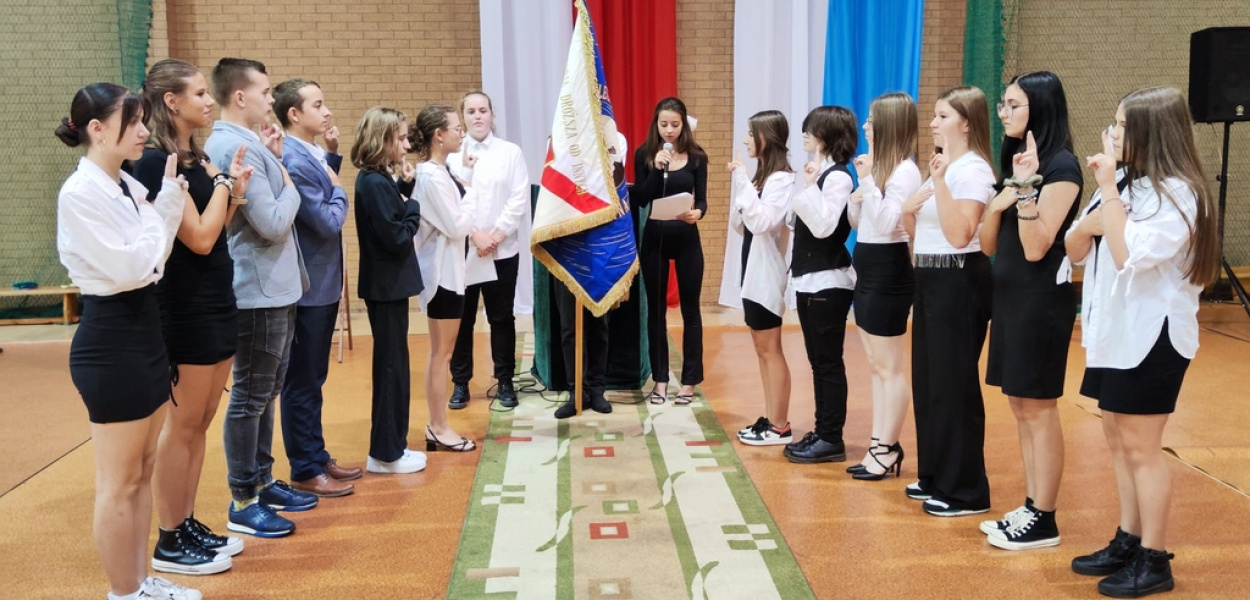 W „Heweliuszu” pierwszaki złożyły ślubowanie