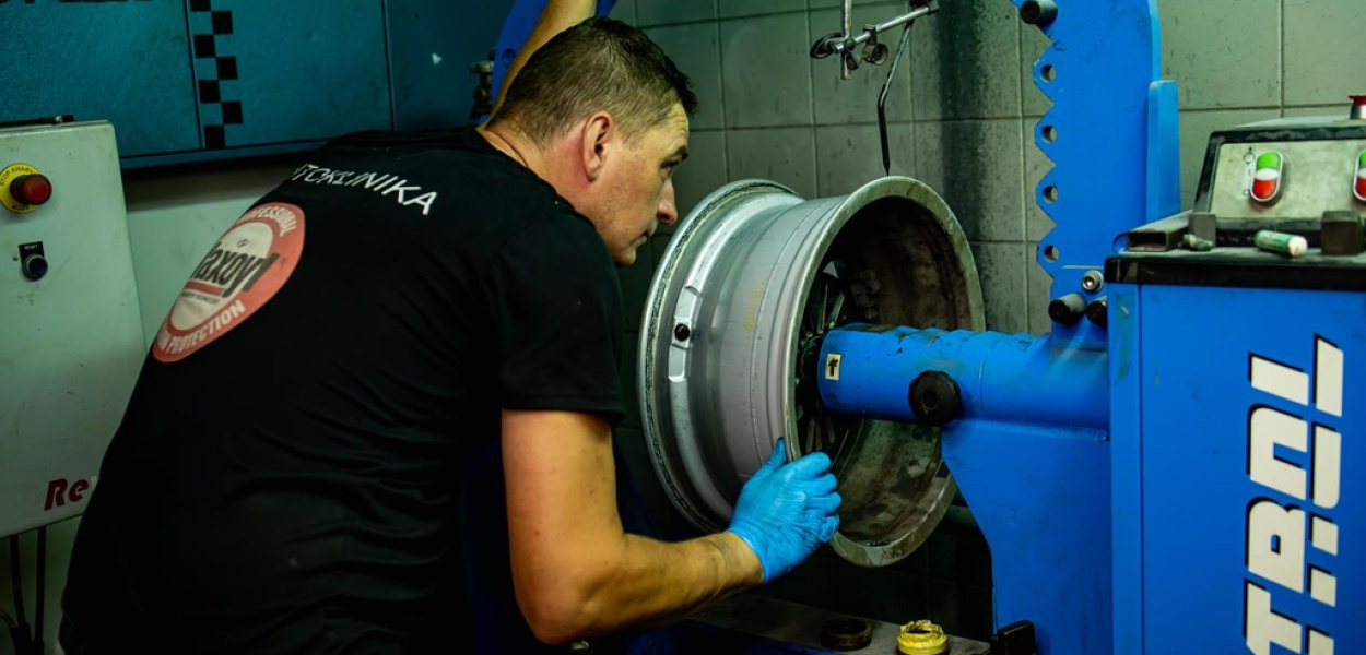 Prostowanie, naprawa, malowanie proszkowe i polerowanie wibracyjne felg