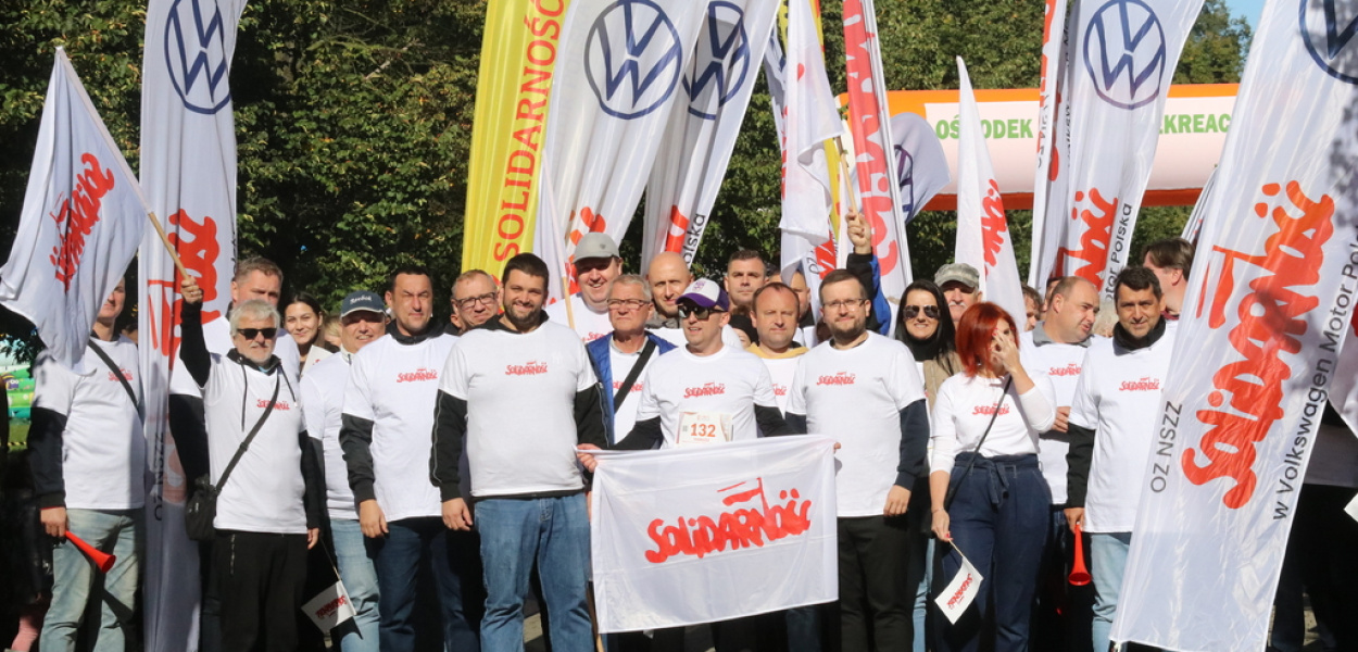  Związkowcy murem za wyrzuconym z pracy szefem „Solidarności” z…