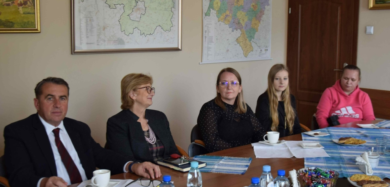 Władze powiatu doceniły sukcesy uczniów