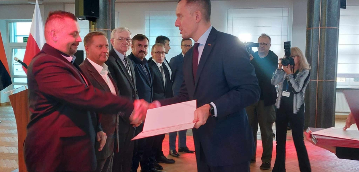 Stopnie i mundury hutnicze w Hucie Miedzi „Legnica”  