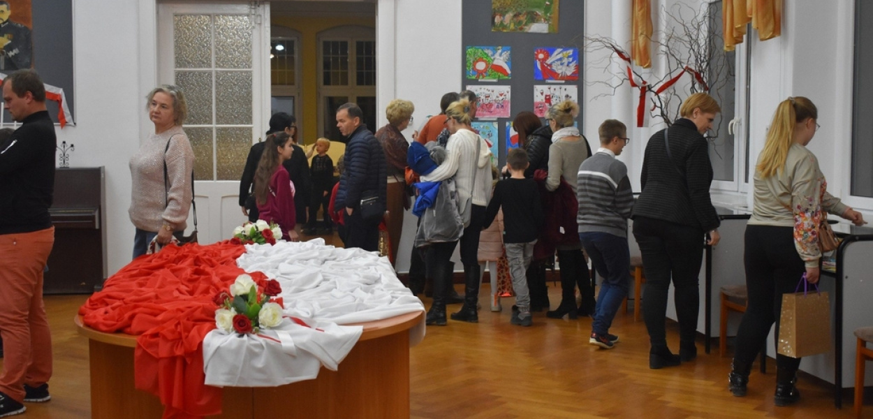 „Święto Niepodległości" konkurs plastyczny w MCK 