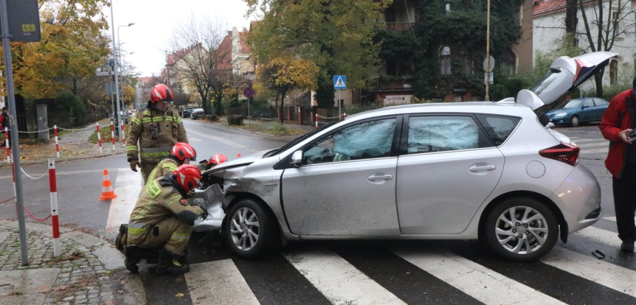 Jedna wymusiła, druga bez prawa jazdy