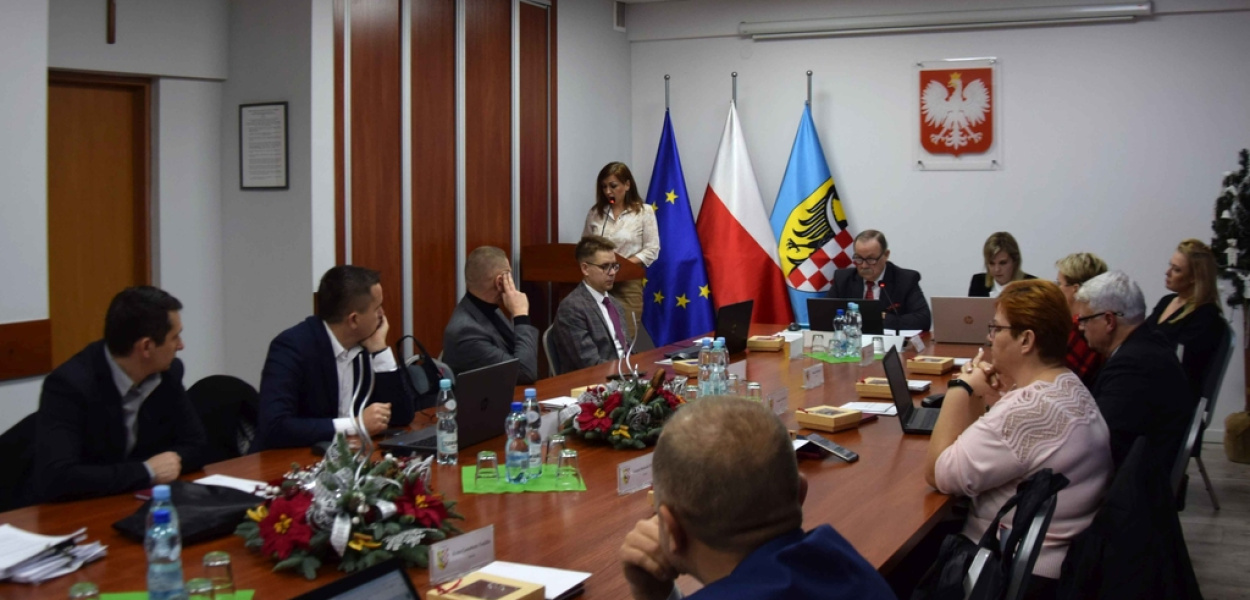 Radni powiatu legnickiego przyjęli uchwałę budżetową na rok 2024