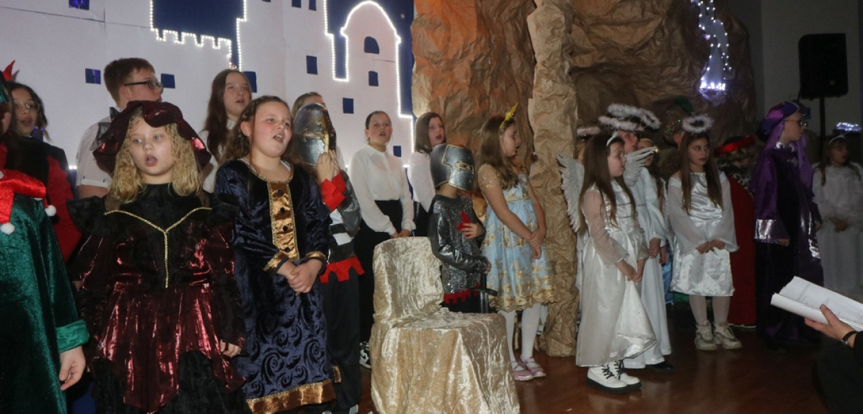 „Nadziei blask”. Jasełka w szkole w Bieniowicach