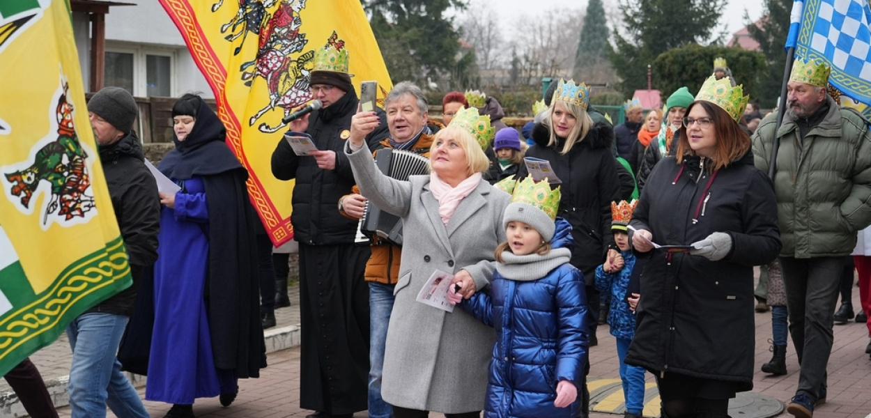 Trzej Królowie przeszli ulicami Legnickiego Pola