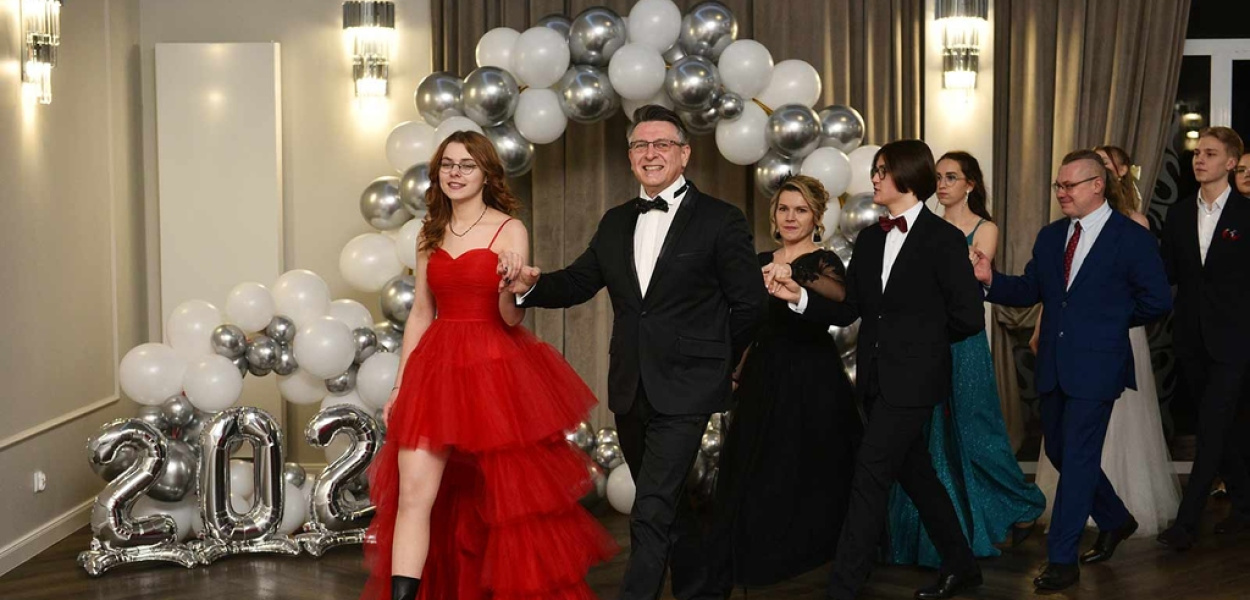 Studniówka ALO: Do poloneza stanęło 20 par