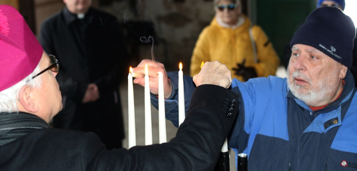 Biskup modlił się z przedstawicielami Gminy Żydowskiej