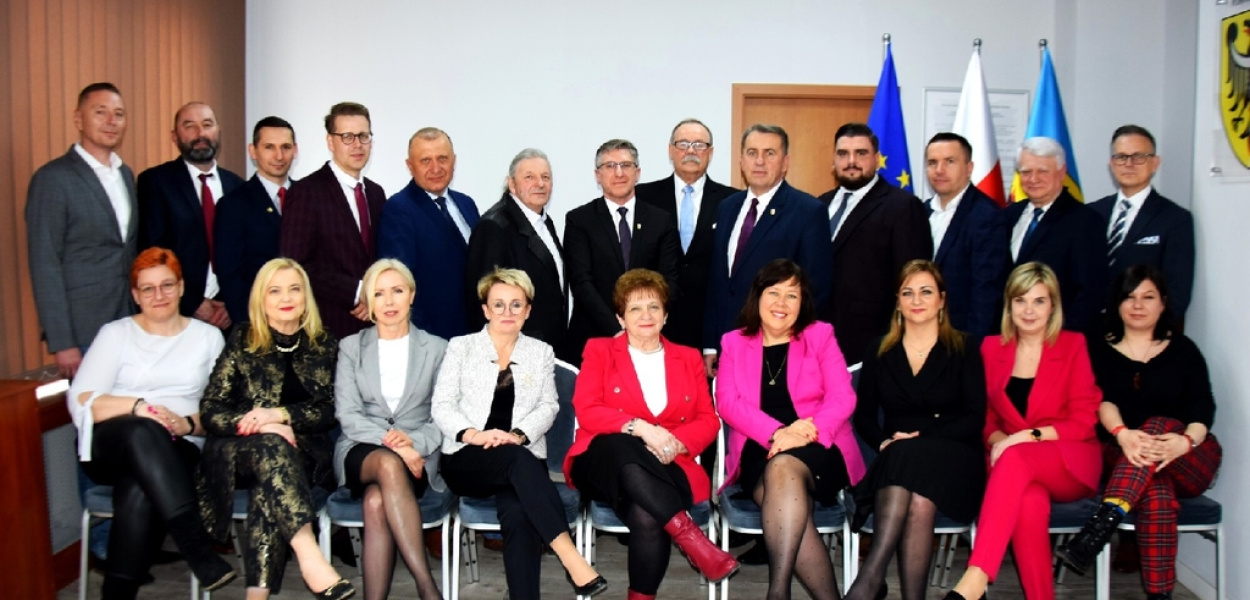 Radni powiatowi podjęli uchwały i podsumowali kadencję