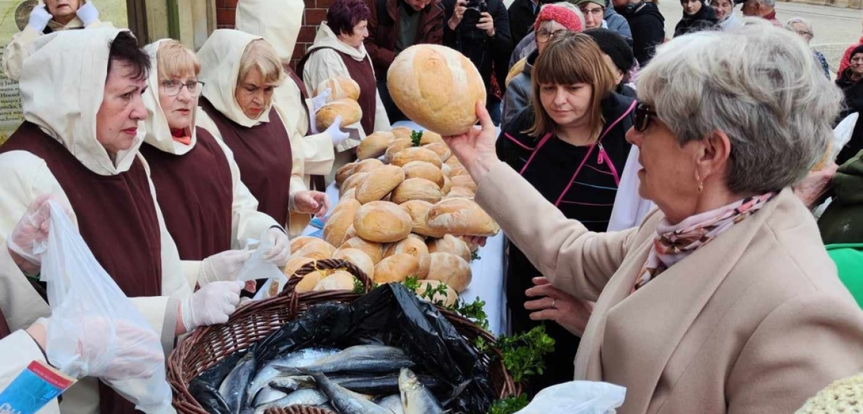 Chleb, śledź i grosz, czyli tradycyjna jałmużna po legnicku