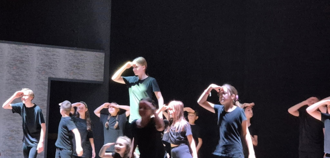 Wielokulturowy spektakl „Coś”, czyli o wartościach bez granic