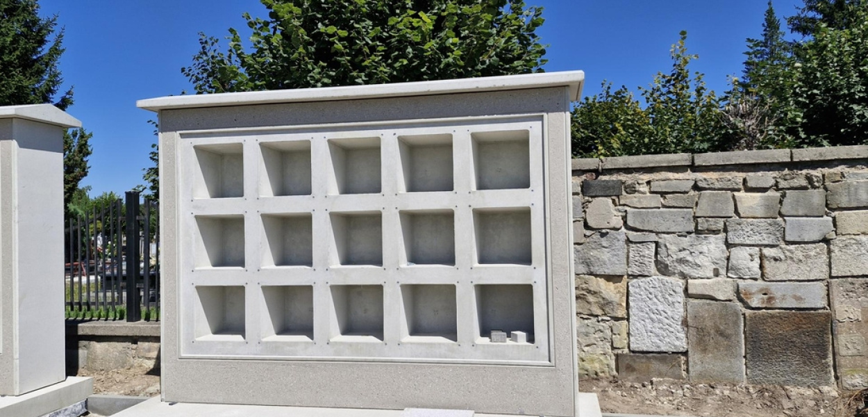 Prace przy budowie kolumbarium na Cmentarzu Komunalnym w Chojnowie