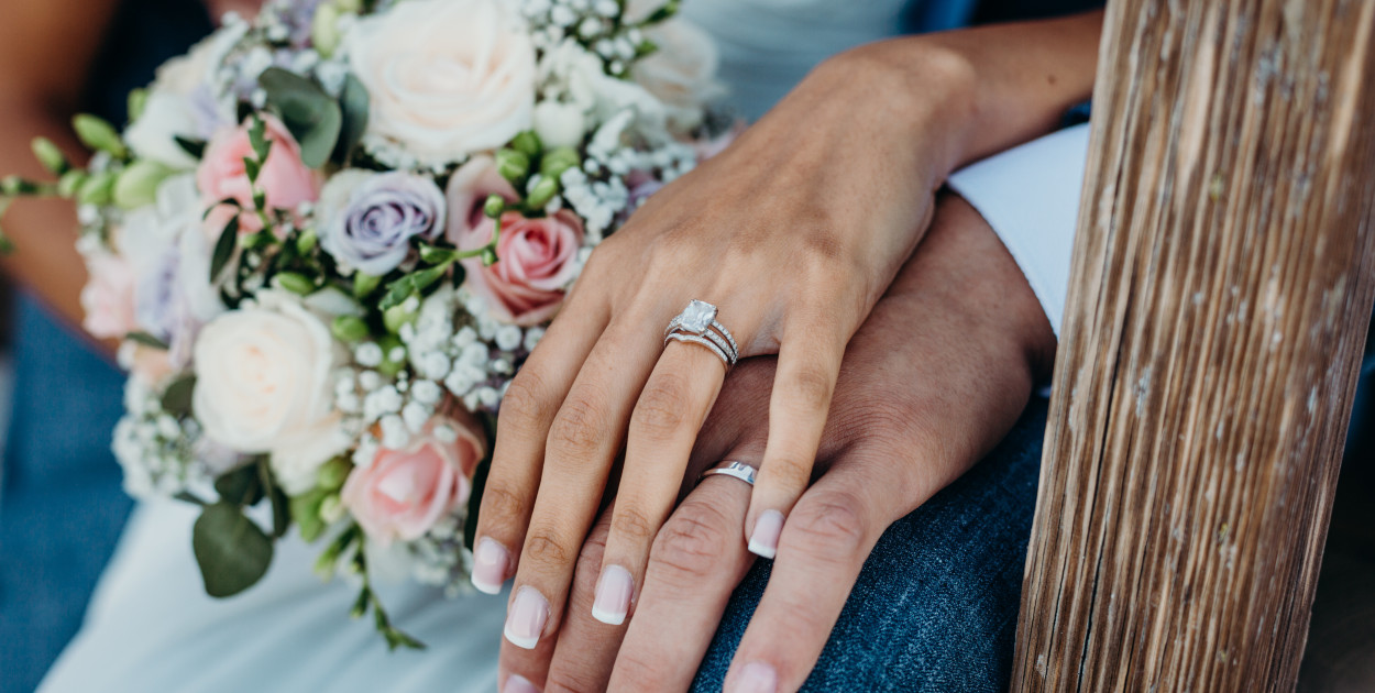 Obrączki ślubne — złote, platynowe czy tytanowe?