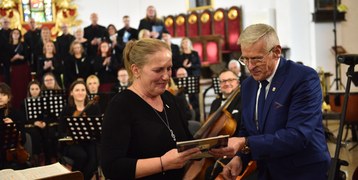 Odznaczenia dla zasłużonych z Chóru Madrygał