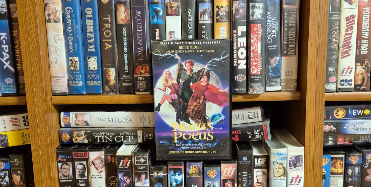 Hokus Pokus” – Czarownice z Salem i Sekret Magii: Cukierek czy Psikus?