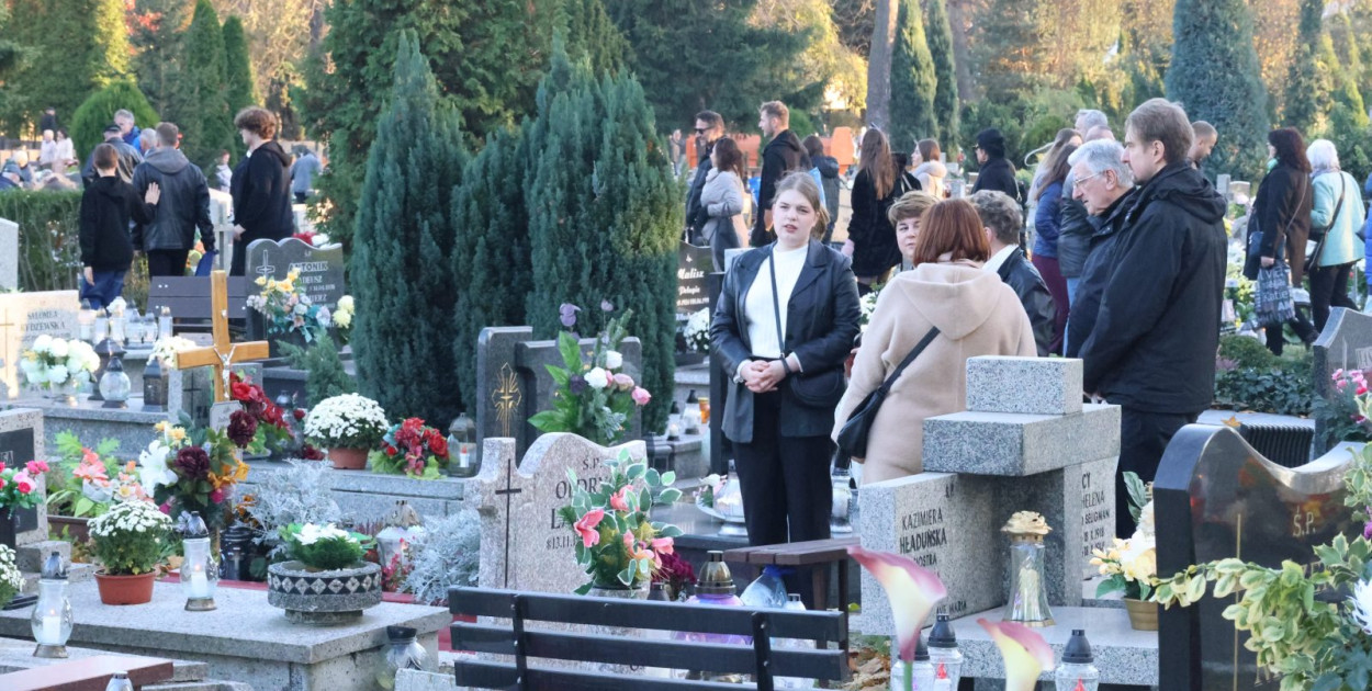 Cmentarz (Wojciech Obremski)