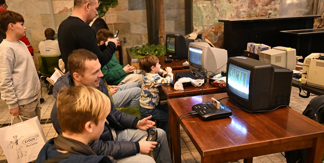 Retro mania, czyli Retro Granie w Galerii Piastów Piotr Florek lca.pl)