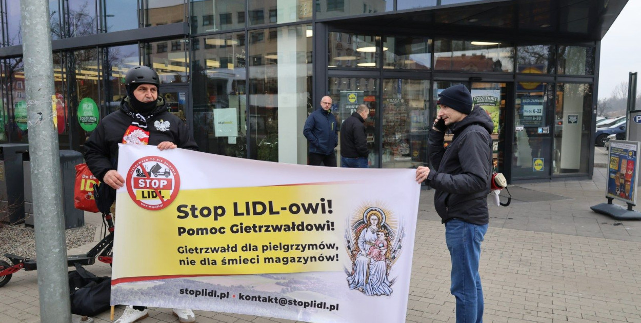 Protestowali przeciw inwestycji Lidla w Dolinie Pasłęki (Wojciech Obremski lca.pl)