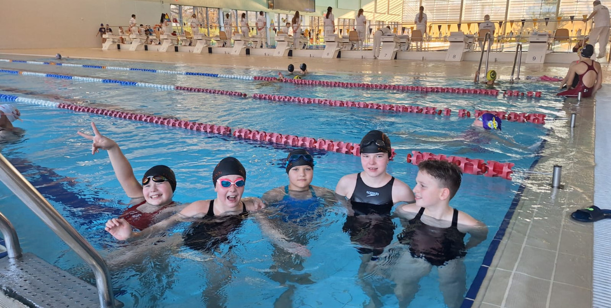 Sukcesy UKS Delfinek Legnica – piękne zakończenie roku 2024!