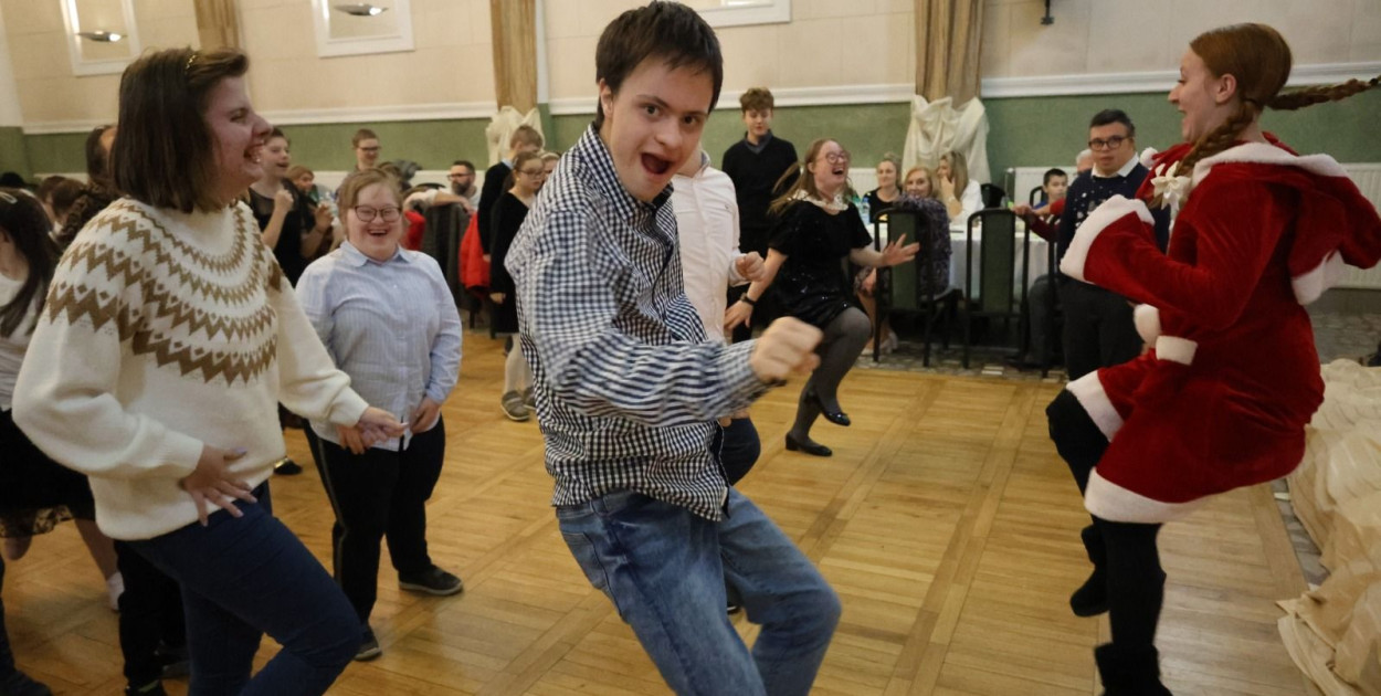 Wigilijne spotkanie podopiecznych Stowarzyszenia „Otwórz Serce” (Wojciech Obremski lca.pl)