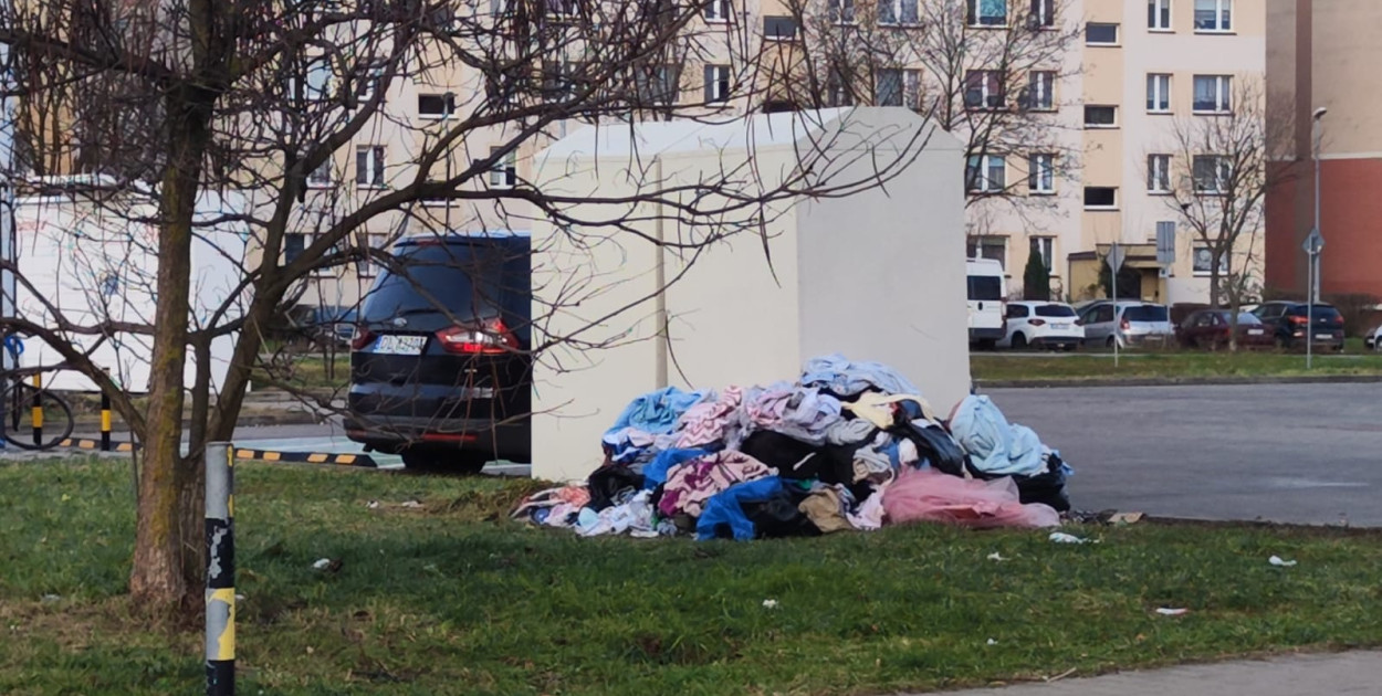 Nowy obowiązek. Tekstylia trzeba będzie  samemu  wozić do PSZOK-u (WO lca.pl)