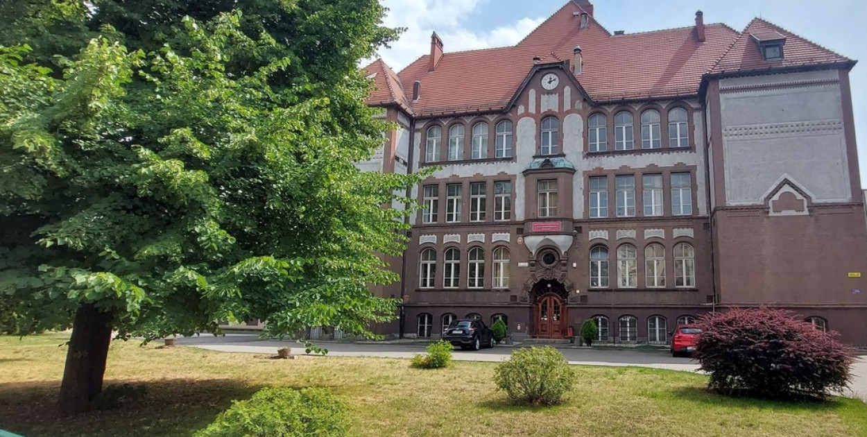 II LO i Zespół Szkół Elektryczno-Mechanicznych najlepsze w Legnicy